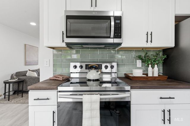 1207 W Chateau Ave, Meridian, ID 83646