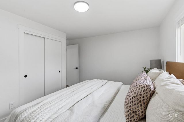 1207 W Chateau Ave, Meridian, ID 83646