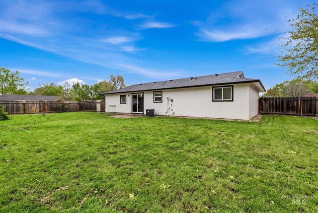 1207 W Chateau Ave, Meridian, ID 83646