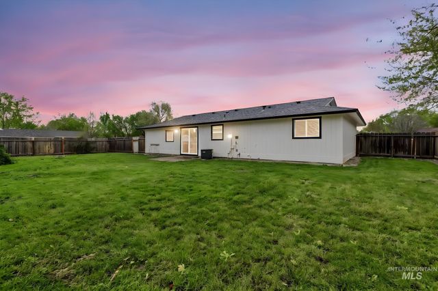 1207 W Chateau Ave, Meridian, ID 83646