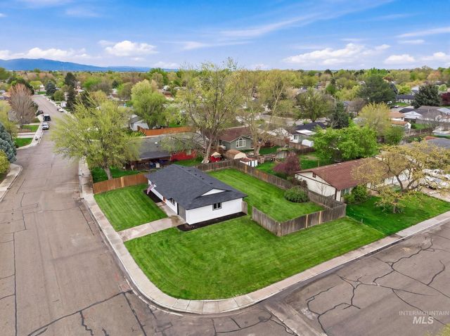 1207 W Chateau Ave, Meridian, ID 83646