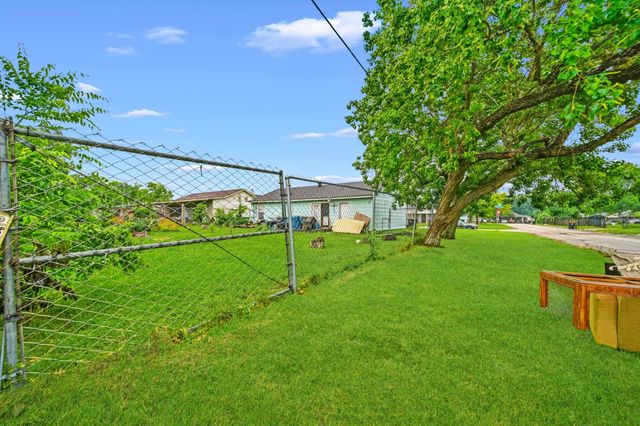 5003 Ridgeway Drive, Houston, TX 77033