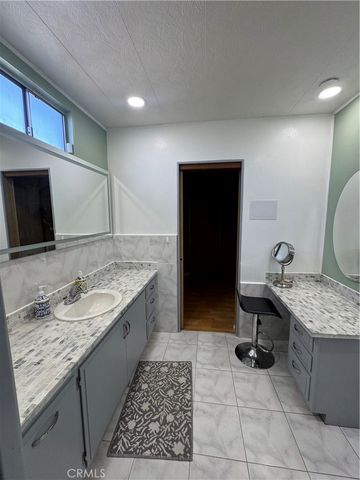 34 Pine Via, Anaheim, CA 92801
