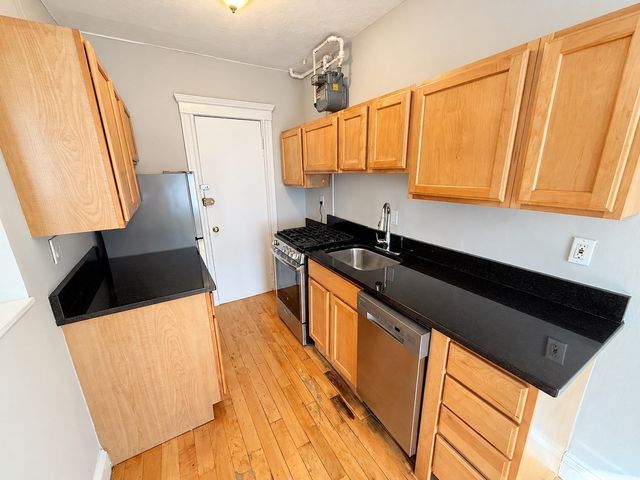 64 Queensberry 114, Boston, MA 02215