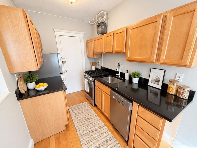 64 Queensberry 114, Boston, MA 02215
