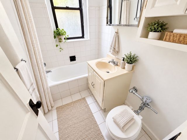 64 Queensberry 114, Boston, MA 02215
