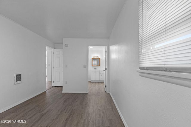 2208 S 3rd Ave, Yakima, WA 98903