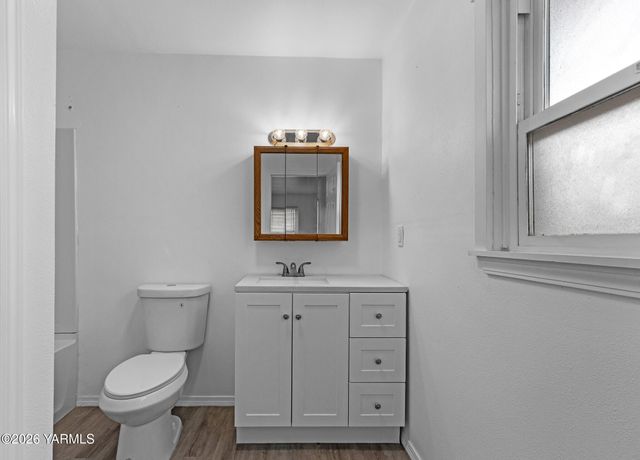 2208 S 3rd Ave, Yakima, WA 98903
