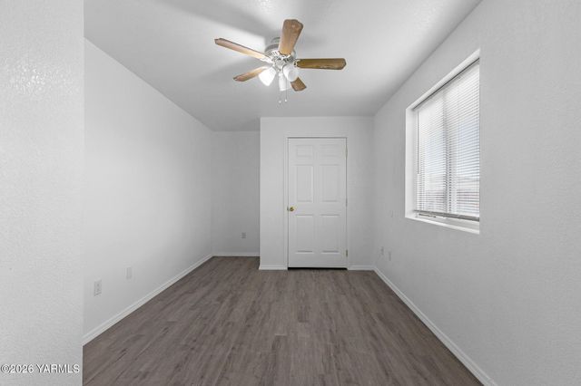 2208 S 3rd Ave, Yakima, WA 98903