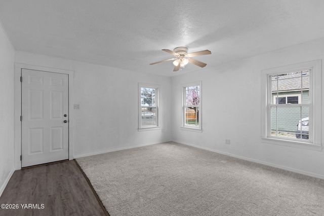 2208 S 3rd Ave, Yakima, WA 98903