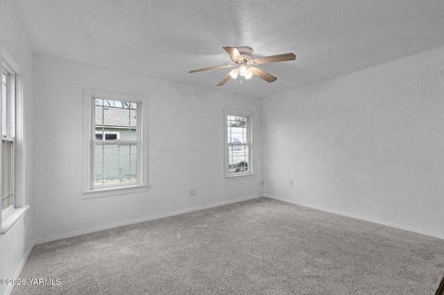 2208 S 3rd Ave, Yakima, WA 98903