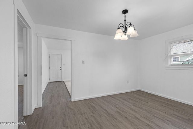 2208 S 3rd Ave, Yakima, WA 98903