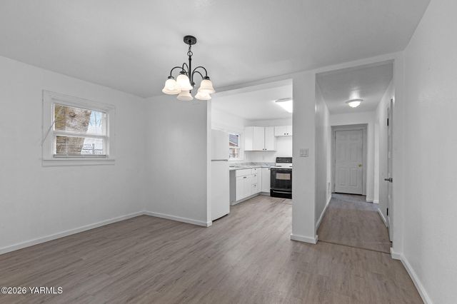 2208 S 3rd Ave, Yakima, WA 98903