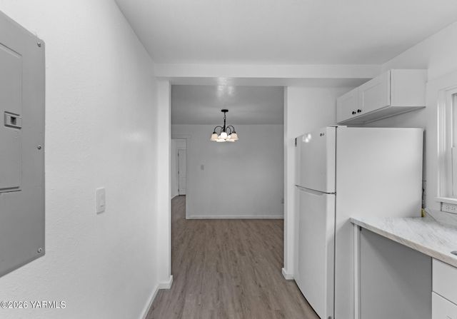 2208 S 3rd Ave, Yakima, WA 98903