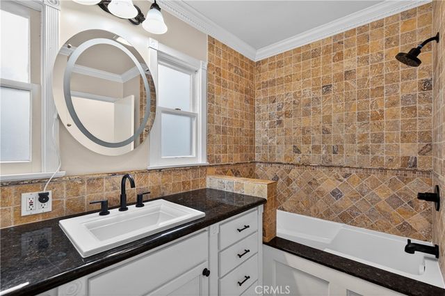 5007 Canoga Avenue, Woodland Hills, CA 91364