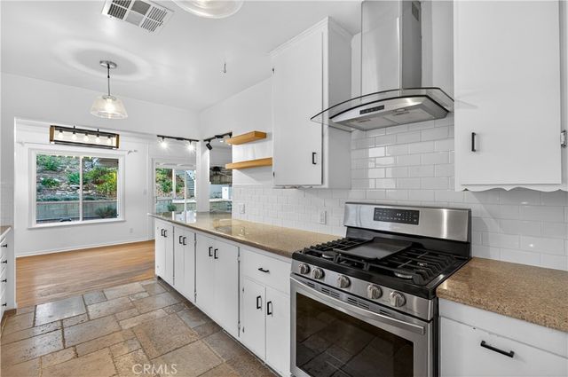 5007 Canoga Avenue, Woodland Hills, CA 91364