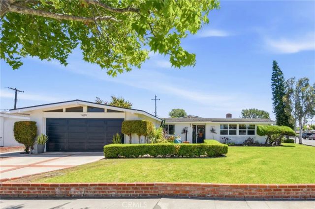 1697 Labrador, Costa Mesa, CA 92626
