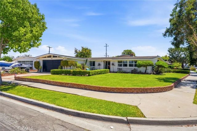 1697 Labrador, Costa Mesa, CA 92626