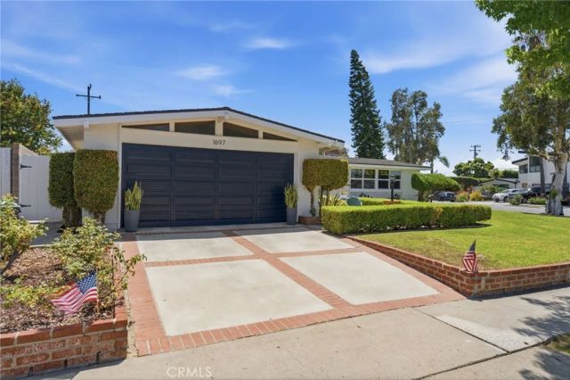 1697 Labrador, Costa Mesa, CA 92626