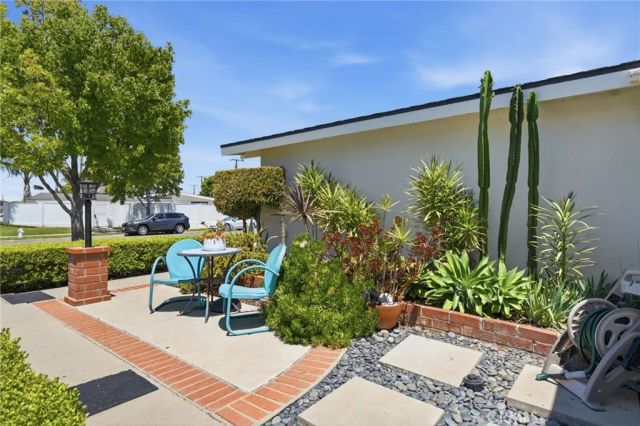 1697 Labrador, Costa Mesa, CA 92626