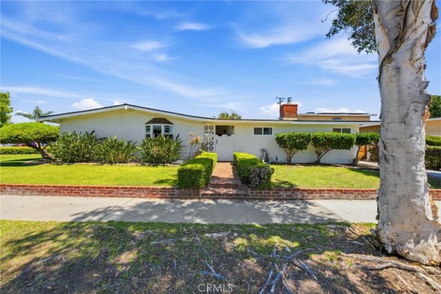1697 Labrador, Costa Mesa, CA 92626