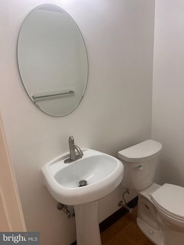 1716 PINE VALLEY DR, Vienna, VA 22182