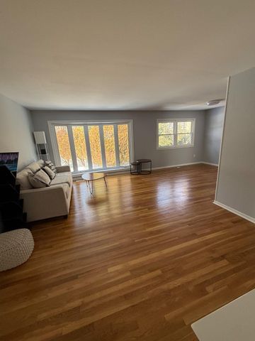 1716 PINE VALLEY DR, Vienna, VA 22182