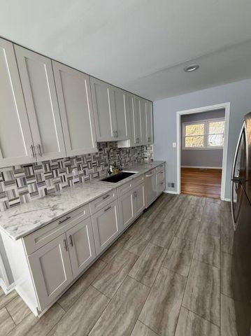 1716 PINE VALLEY DR, Vienna, VA 22182