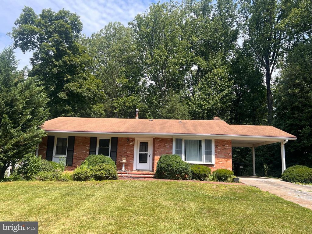 1716 PINE VALLEY DR, Vienna, VA 22182