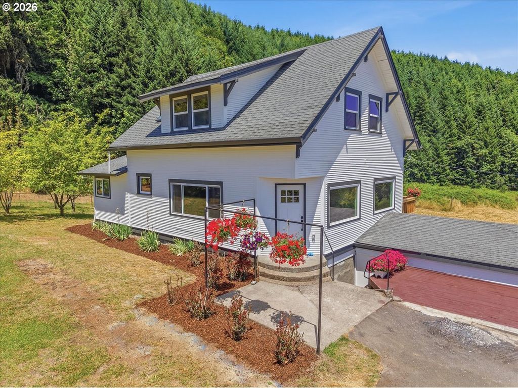 32373 JP WEST Rd, Scappoose, OR 97056