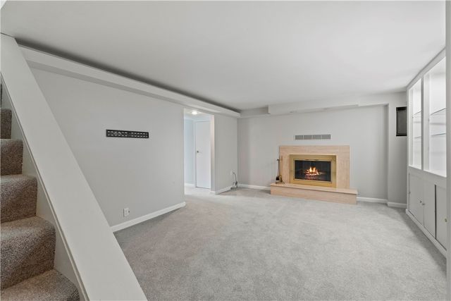 105 Oxford Dr, West Mifflin, PA 15122