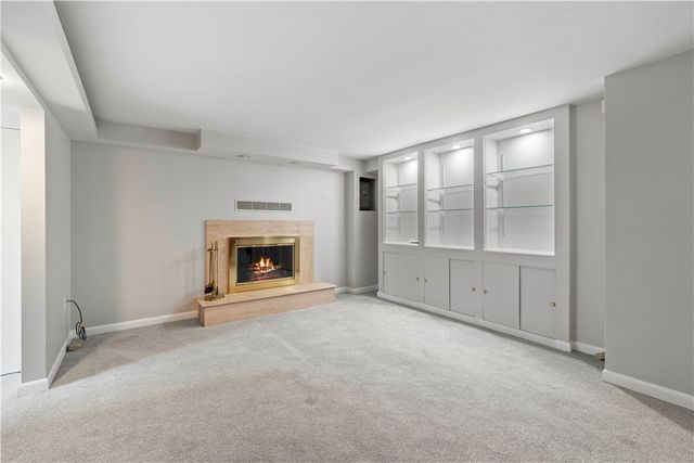 105 Oxford Dr, West Mifflin, PA 15122