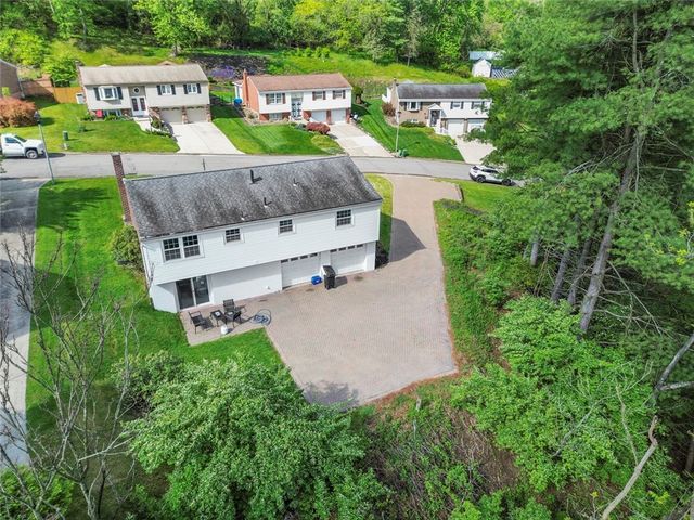 105 Oxford Dr, West Mifflin, PA 15122