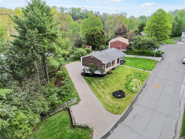 105 Oxford Dr, West Mifflin, PA 15122