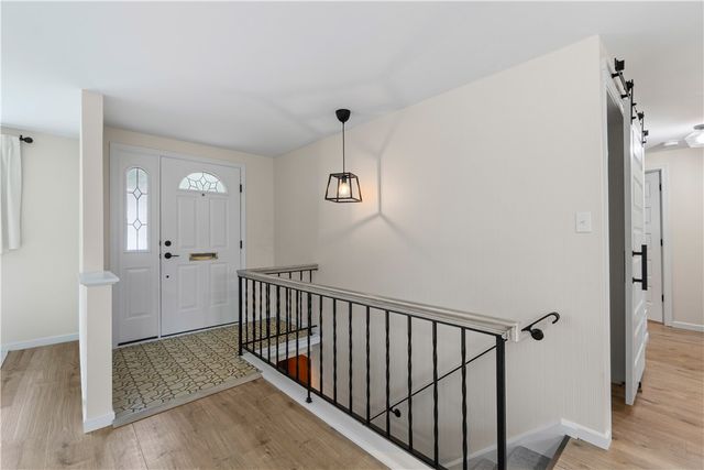 105 Oxford Dr, West Mifflin, PA 15122