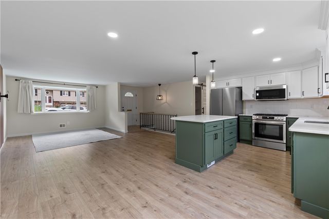 105 Oxford Dr, West Mifflin, PA 15122