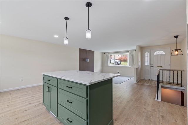 105 Oxford Dr, West Mifflin, PA 15122