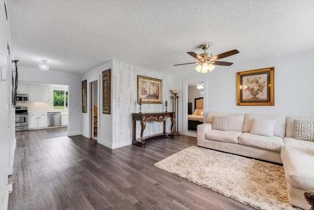 18905 CLOUD LAKE Circle, Boca Raton, FL 33496