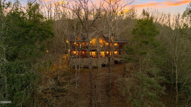 2670 Cedar Falls Way, Sevierville, TN 37862