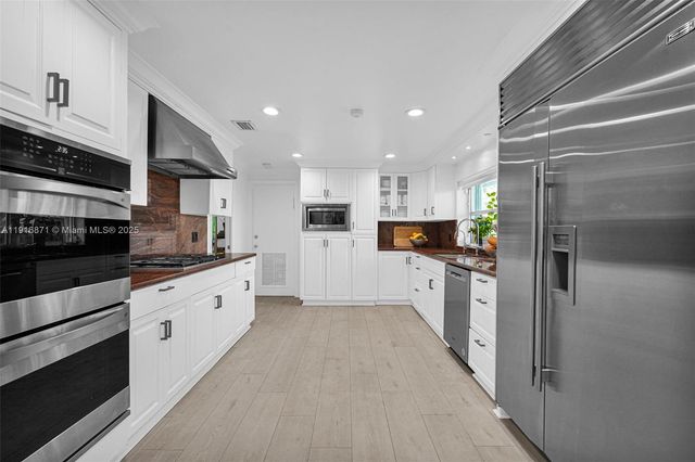 145 Bal Bay Dr, Bal Harbour, FL 33154