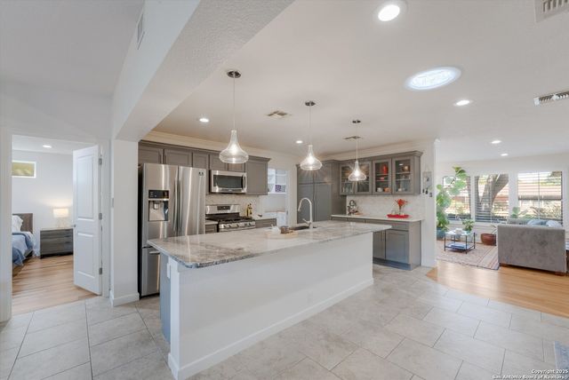 614 LARKWOOD DR, San Antonio, TX 78209