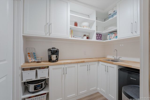 614 LARKWOOD DR, San Antonio, TX 78209