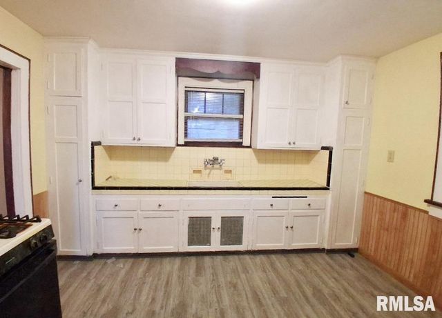 824 N GARFIELD Avenue, Peoria, IL 61606
