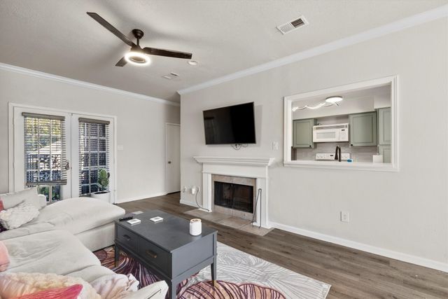 3550 Country Square Drive 111, Carrollton, TX 75006