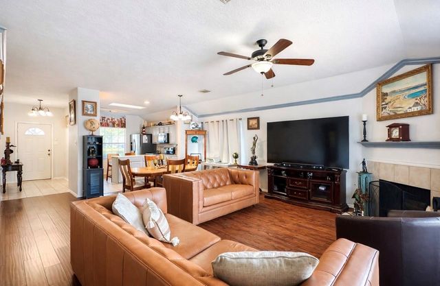 418 Sun River Lane, Dickinson, TX 77539