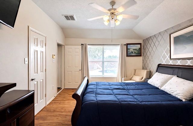 418 Sun River Lane, Dickinson, TX 77539