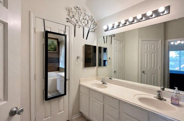 418 Sun River Lane, Dickinson, TX 77539