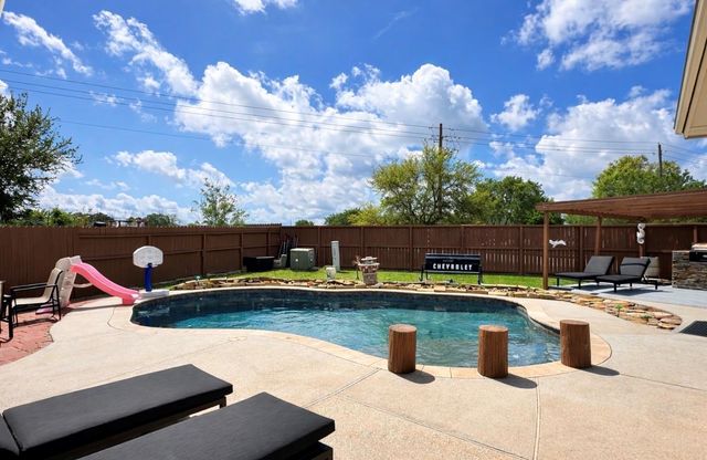 418 Sun River Lane, Dickinson, TX 77539