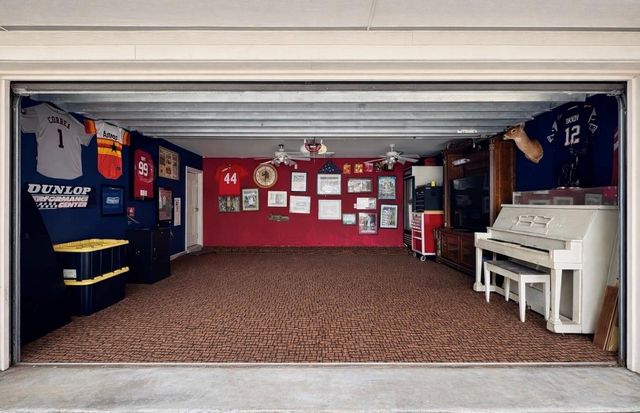 418 Sun River Lane, Dickinson, TX 77539