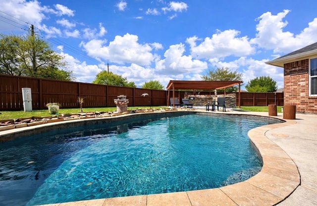 418 Sun River Lane, Dickinson, TX 77539